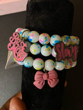 Cargar imagen en el visor de la galería, White and Pink Bracelets Set
