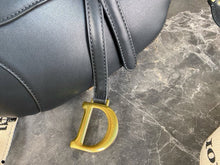 Load image into Gallery viewer, D Sling Bag Black
