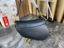 Load image into Gallery viewer, D Sling Bag Black
