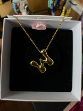 Cargar imagen en el visor de la galería, W 18k Gold Necklace
