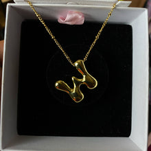 Cargar imagen en el visor de la galería, W 18k Gold Necklace
