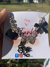 Cargar imagen en el visor de la galería, Sliver and Black Charm Bracelets
