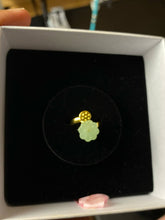 Load image into Gallery viewer, Green and Gold Flower Ring
