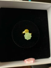 Load image into Gallery viewer, Green and Gold Flower Ring
