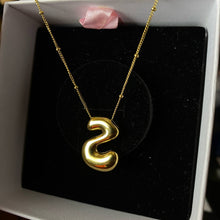 Cargar imagen en el visor de la galería, Letter S Gold 18k
