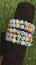 Cargar y reproducir el video en el visor de la galería, White Pink and Blue  Beaded Bracelets
